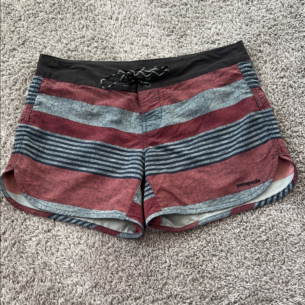 Patagonia Women's Kiln‎ Pink Fitz Stripe Wavefarer Board Shorts Size 6 Small S